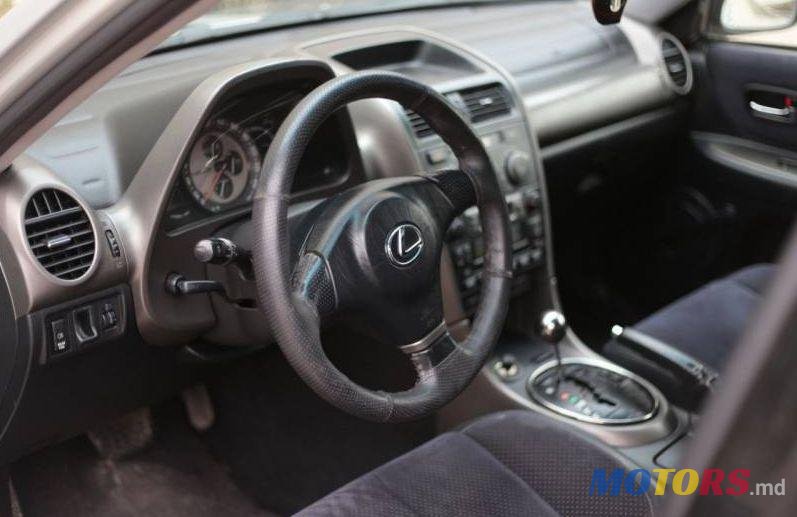 1999' Lexus IS photo #2