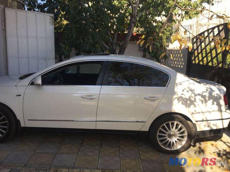 2008' Volkswagen Passat photo #1