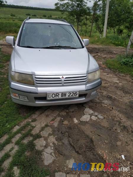 2000' Mitsubishi Space Wagon photo #4