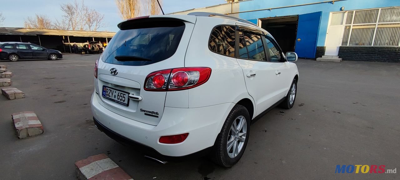 2011' Hyundai Santa Fe photo #4