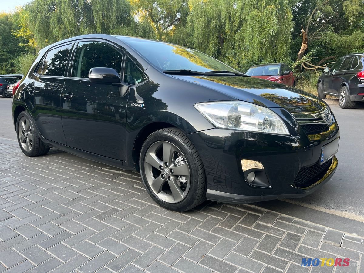 2011' Toyota Auris photo #4