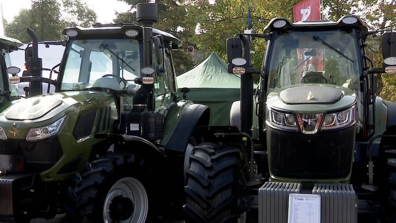 Tractoarele chinezești câștigă teren în Moldova, dar fermierii rămân sceptici