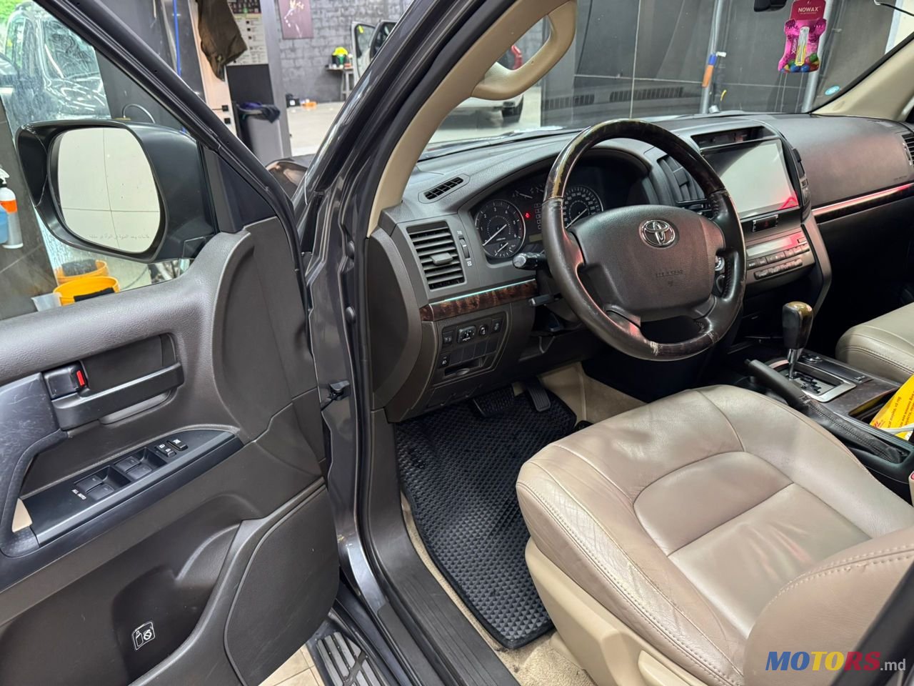 2009' Toyota Land Cruiser photo #6