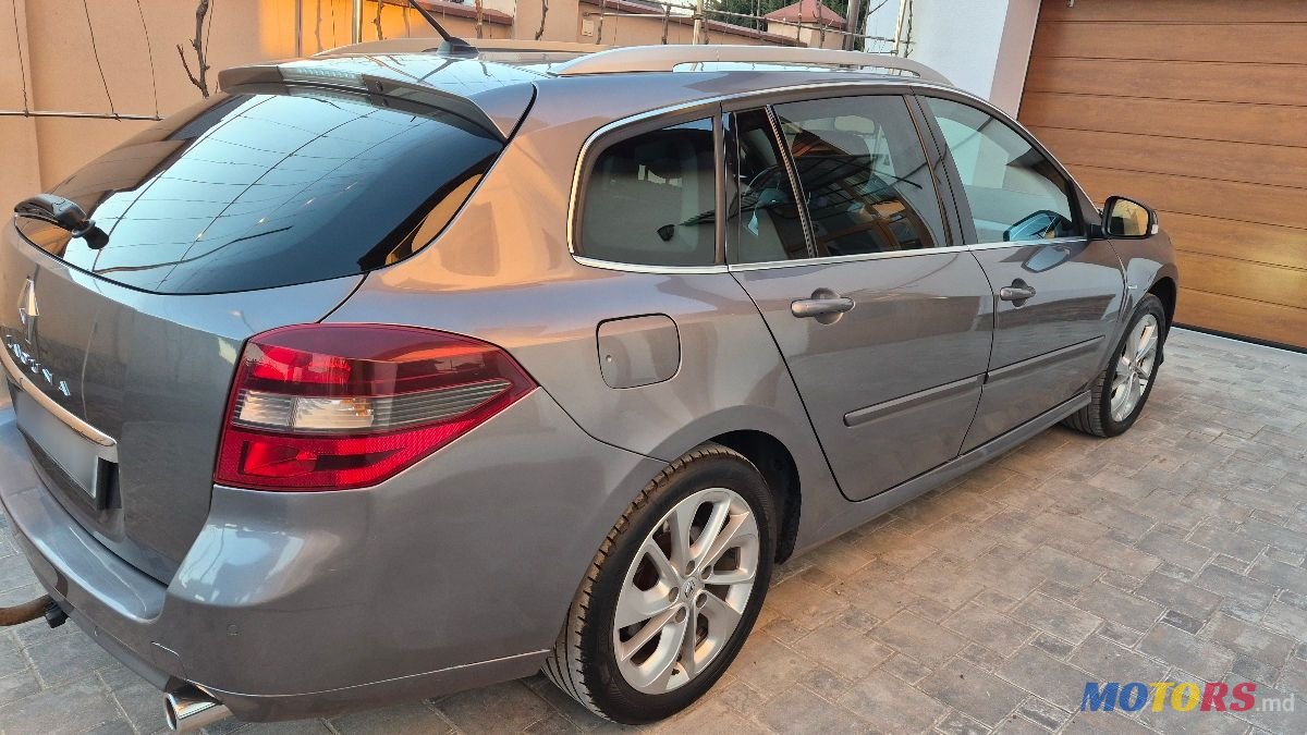 2014' Renault Laguna photo #2