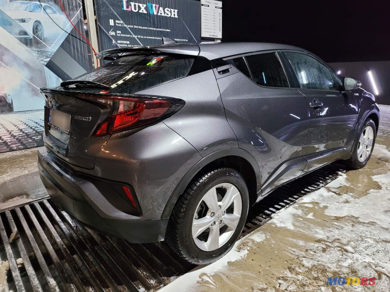 2020' Toyota C-HR photo #5