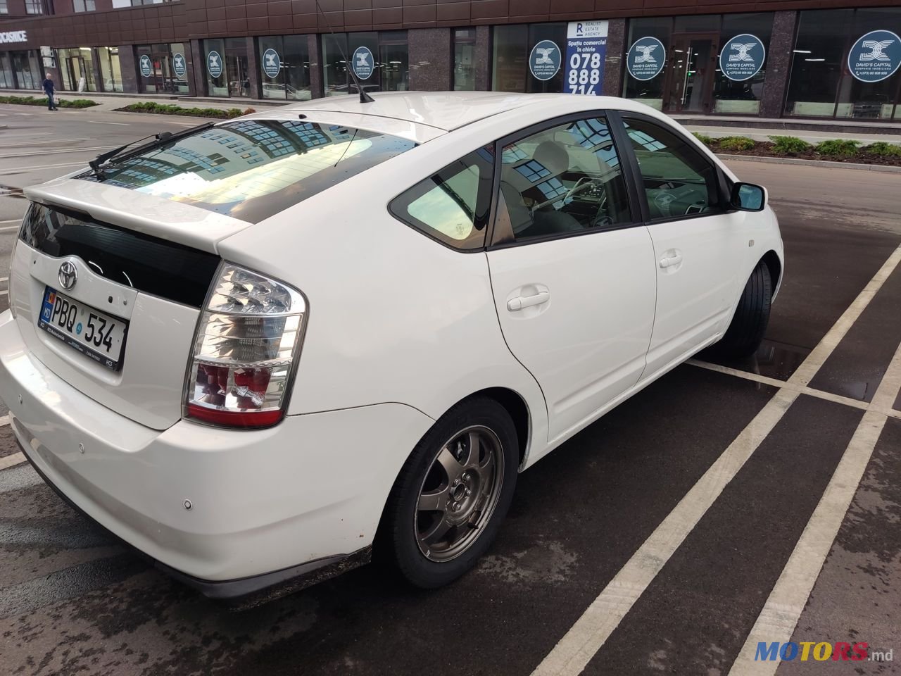 2008' Toyota Prius photo #2