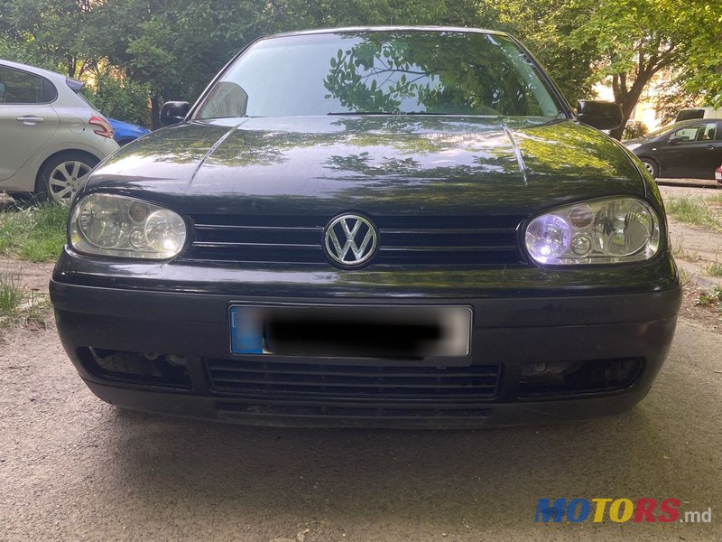 2004' Volkswagen Golf photo #2