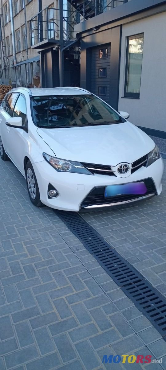 2013' Toyota Auris photo #1