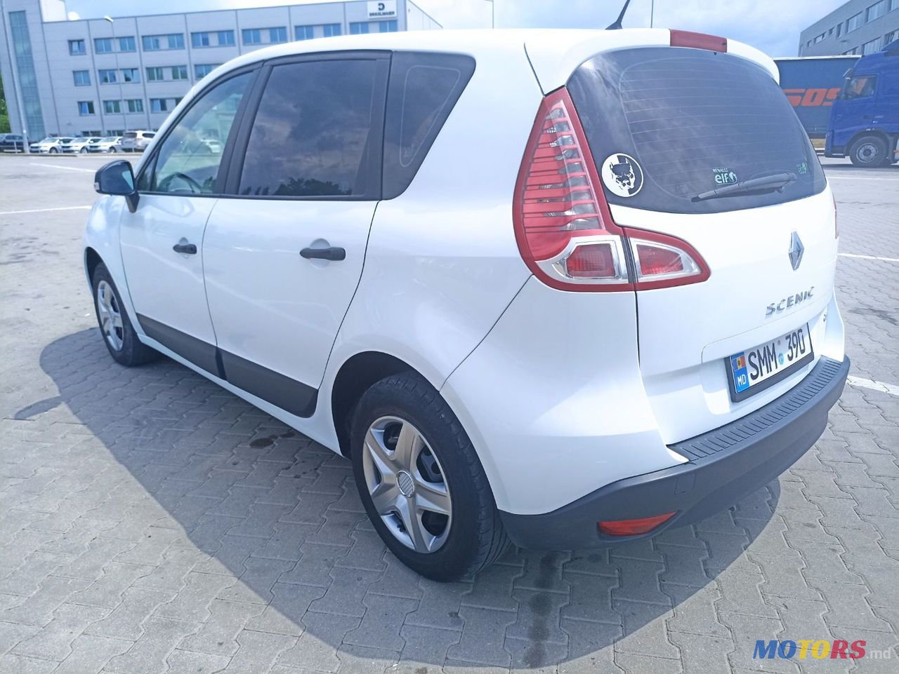 2010' Renault Scenic photo #4