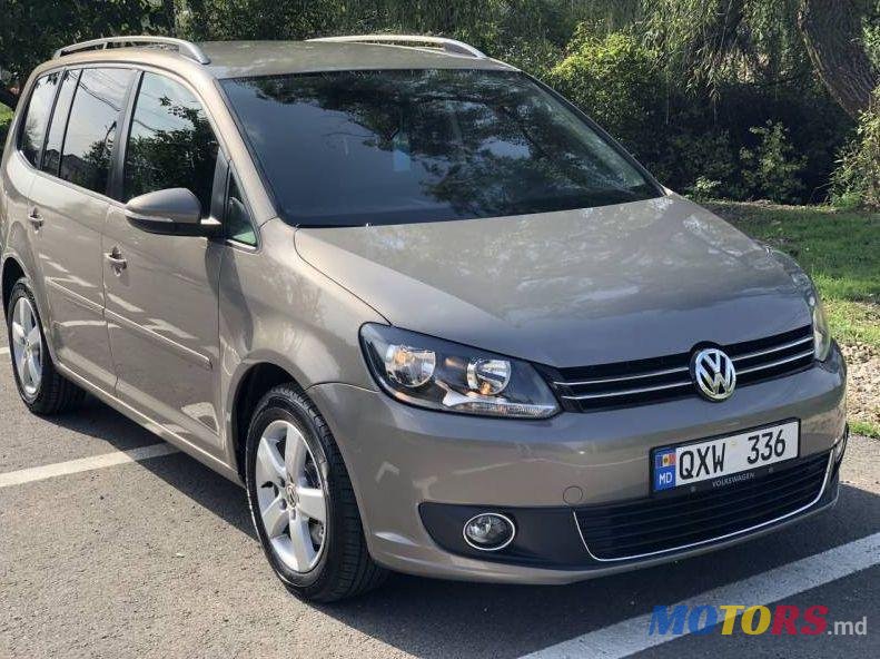 2012' Volkswagen Touran photo #3