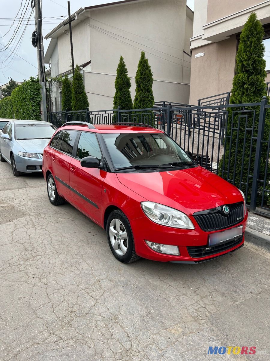 2011' Skoda Fabia photo #3