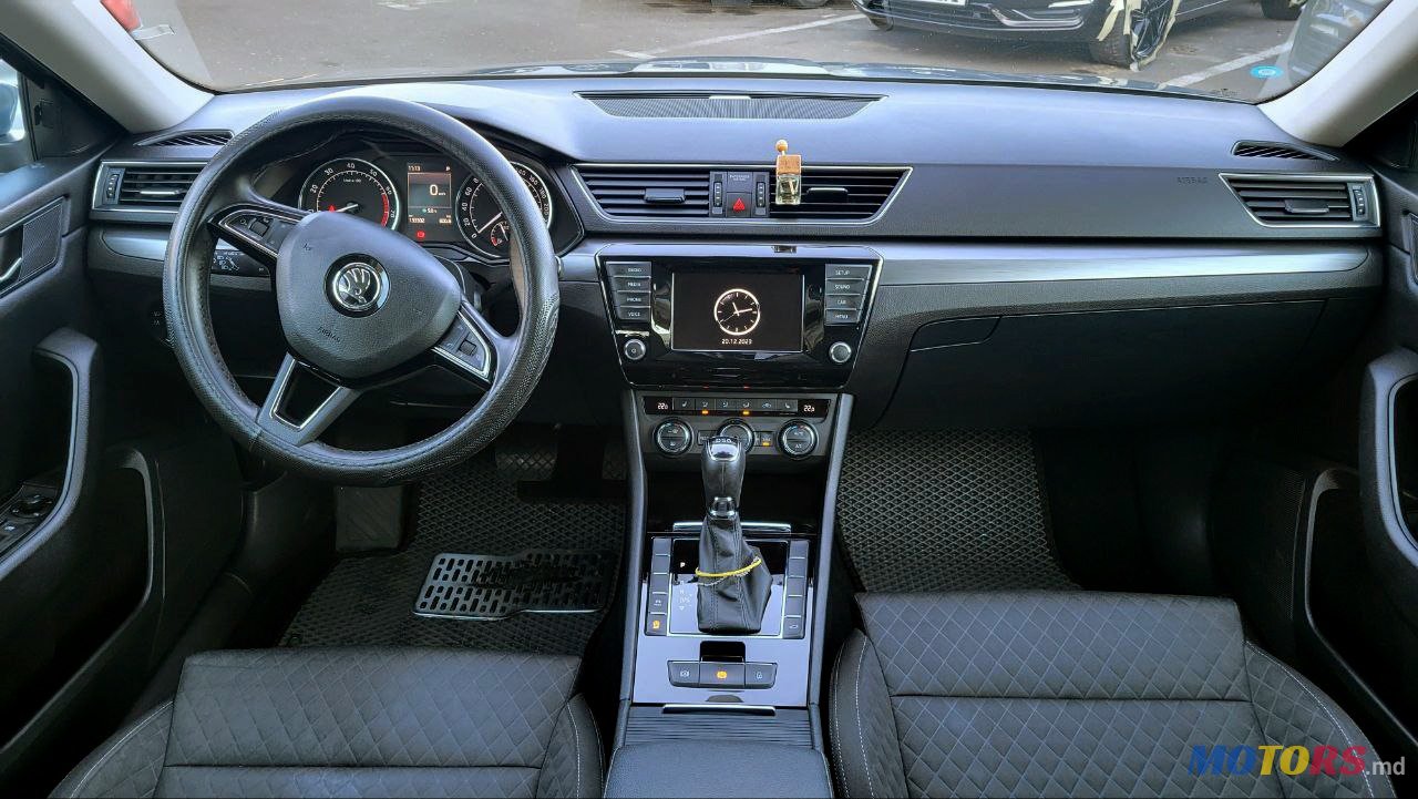 2016' Skoda Superb photo #4