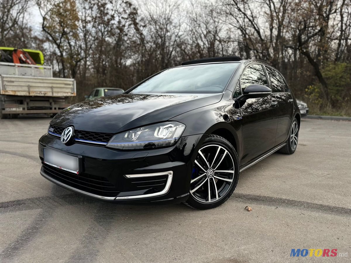 2016' Volkswagen Golf photo #1