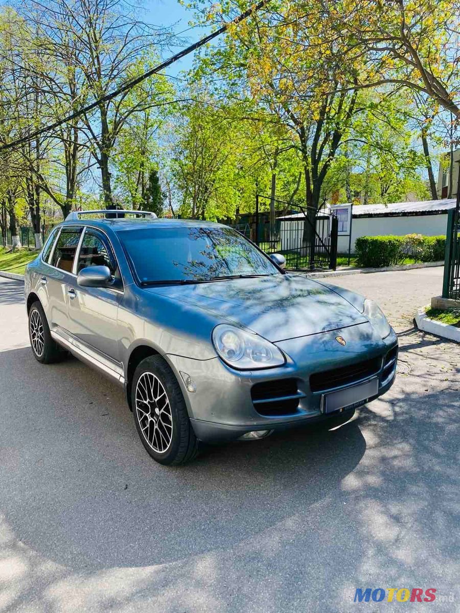 2005' Porsche Cayenne photo #3