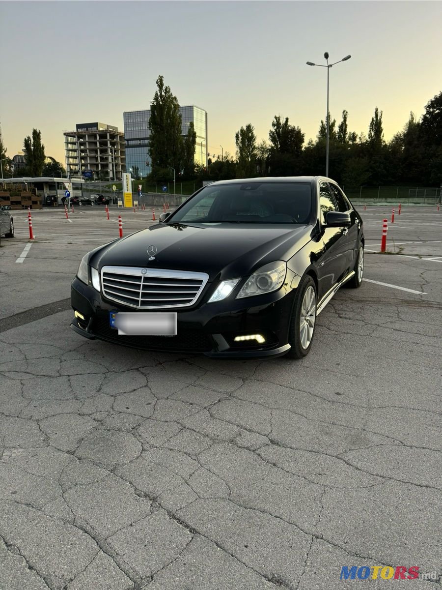 2011' Mercedes-Benz E-Class photo #3