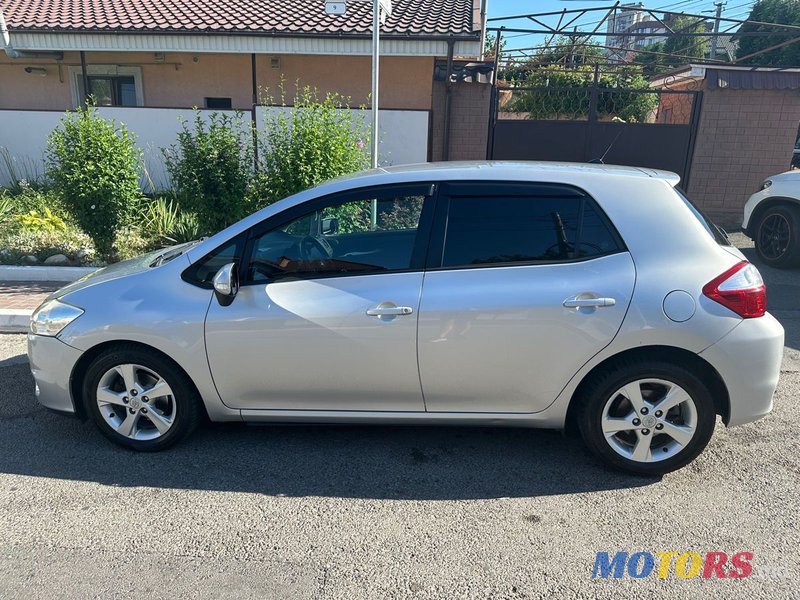 2011' Toyota Auris photo #3