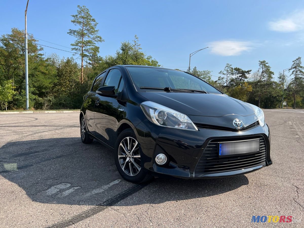 2012' Toyota Yaris photo #2