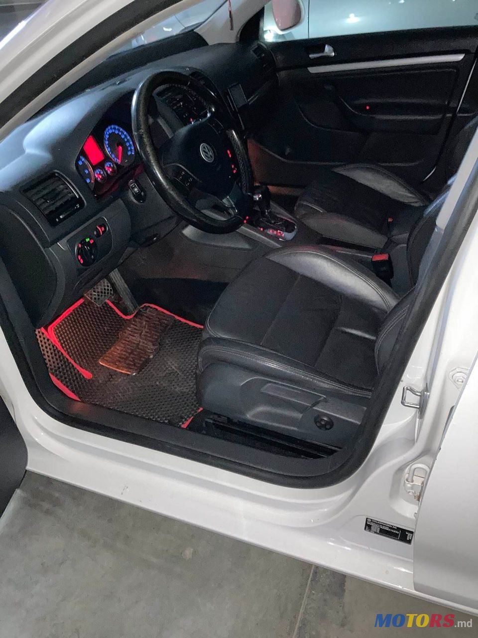 2009' Volkswagen Golf photo #3