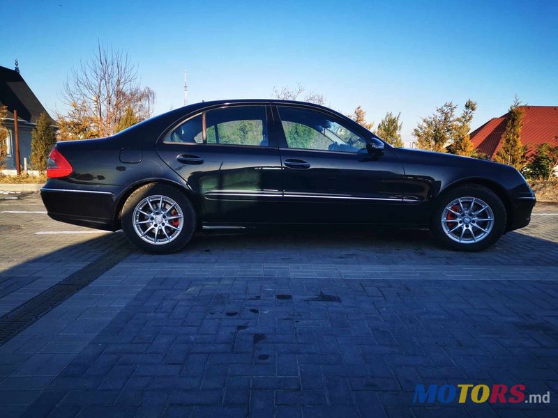 2009' Mercedes-Benz E-Class photo #1