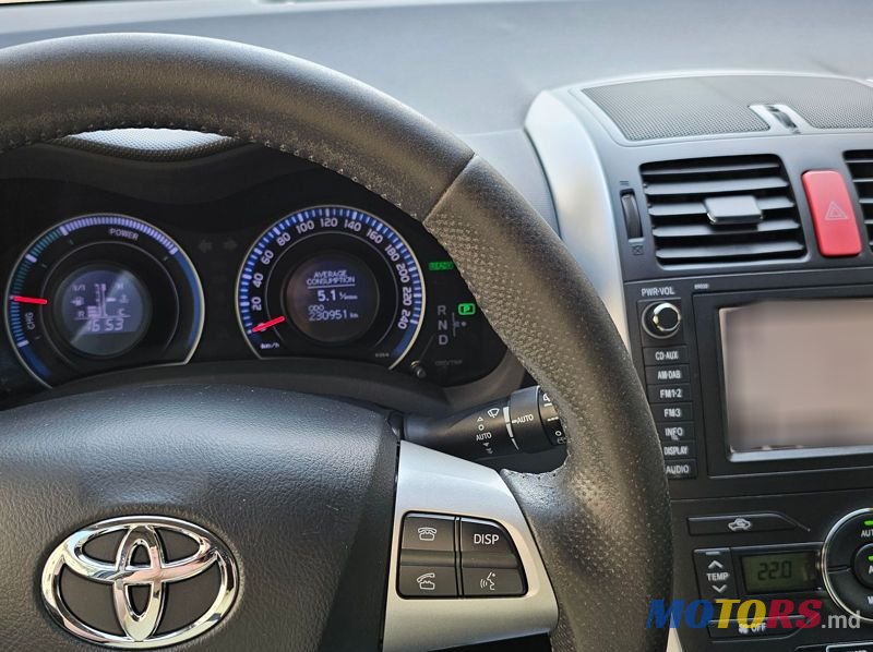 2010' Toyota Auris photo #4