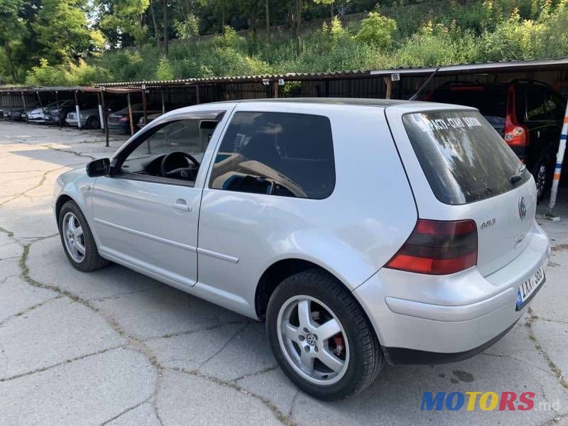 2001' Volkswagen Golf photo #4