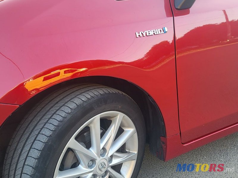 2012' Toyota Prius v photo #4