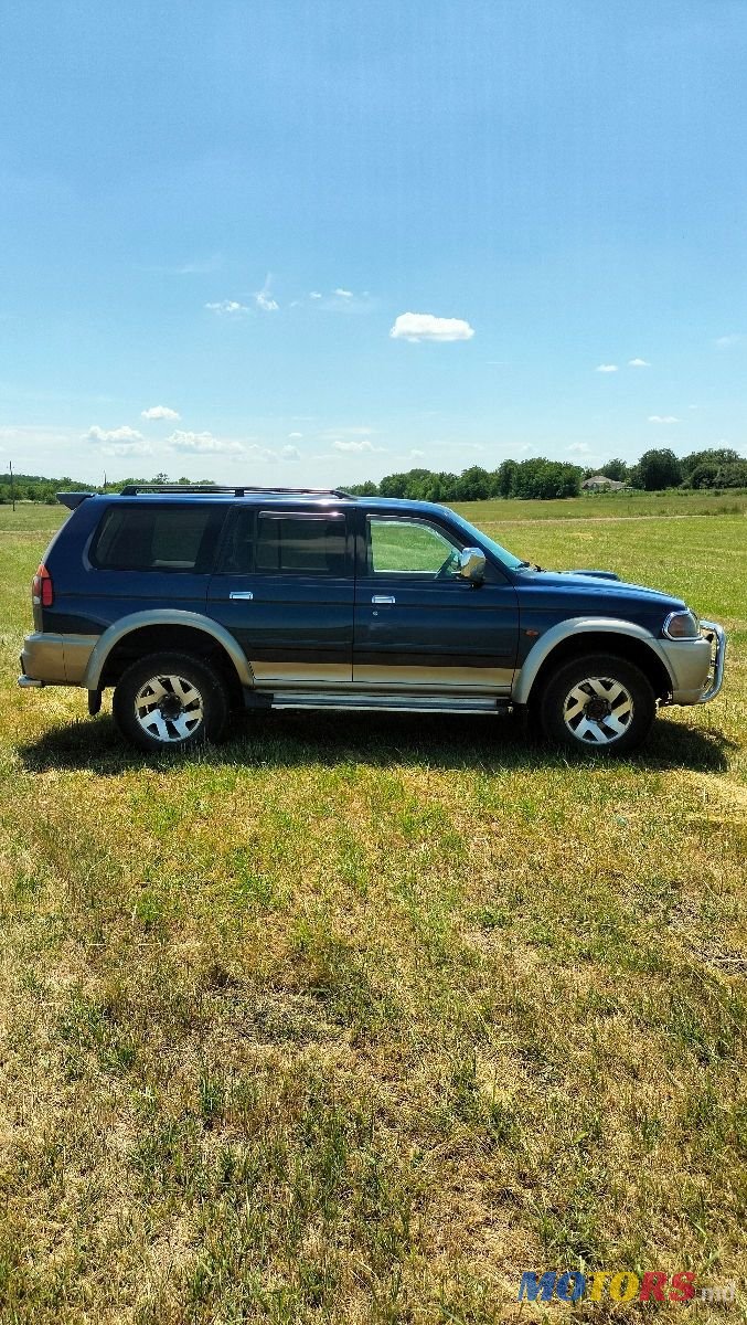 2001' Mitsubishi Pajero Sport photo #4