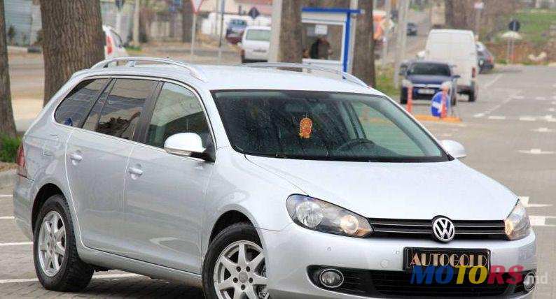 2009' Volkswagen Golf photo #2