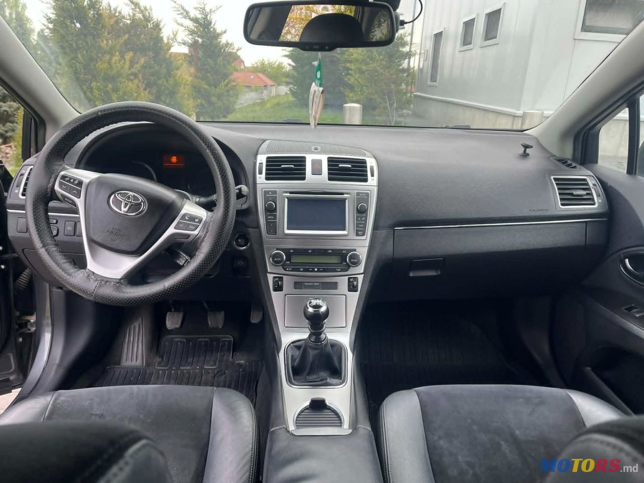 2014' Toyota Avensis photo #2