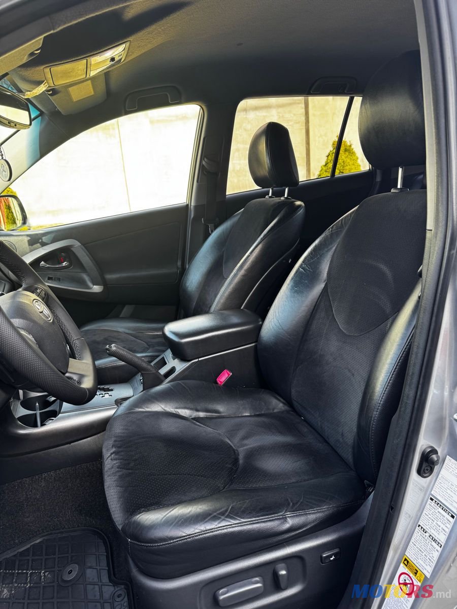 2011' Toyota RAV4 photo #5