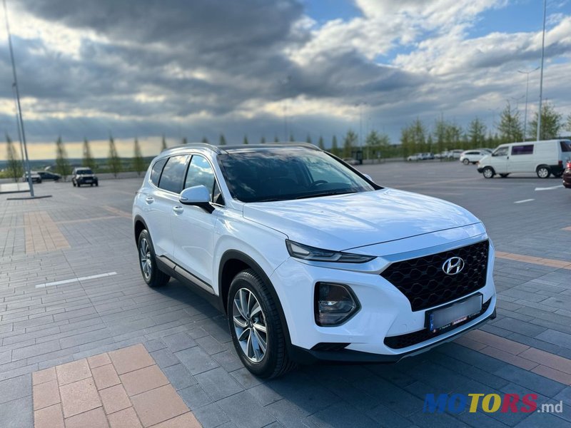 2018' Hyundai Santa Fe photo #2