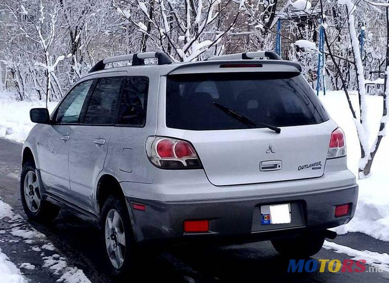 2004' Mitsubishi Outlander photo #4