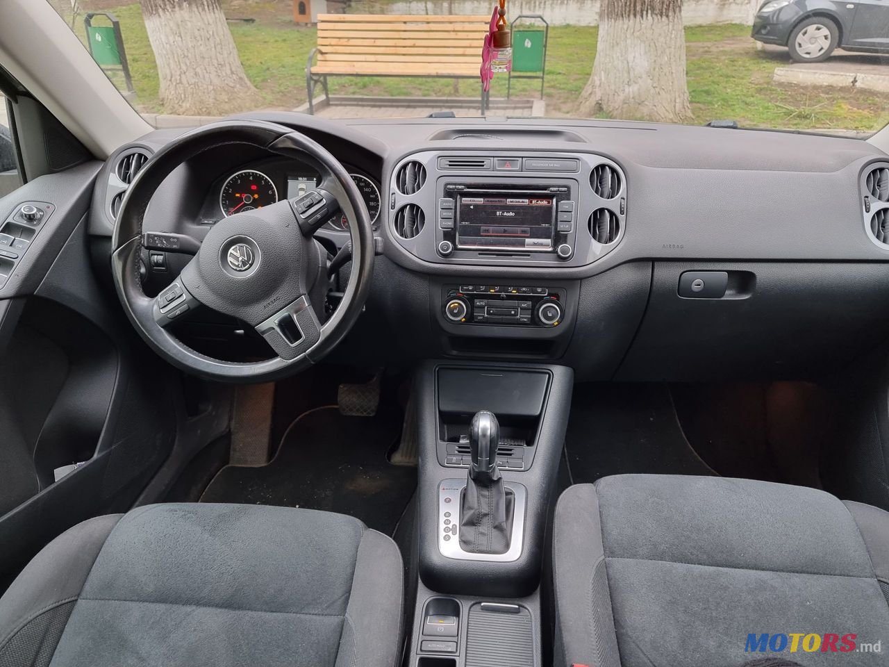 2012' Volkswagen Tiguan photo #3