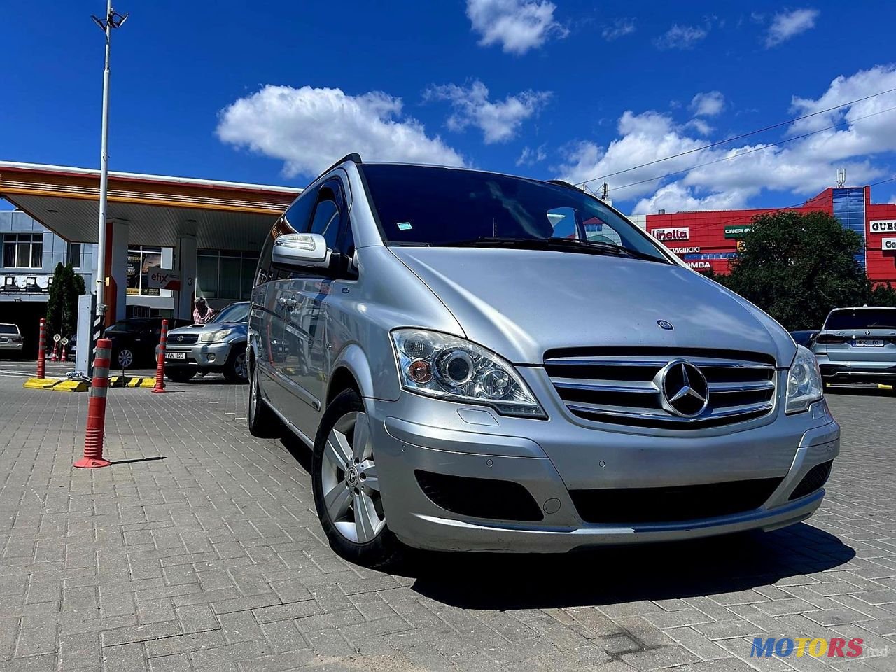 2012' Mercedes-Benz Viano photo #3