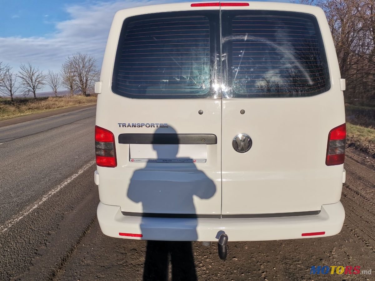 2011' Volkswagen Transporter photo #6