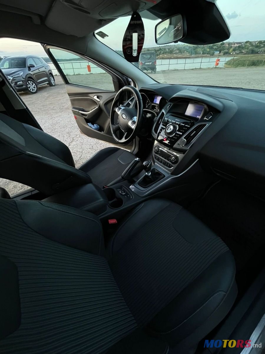 2012' Ford Focus photo #3