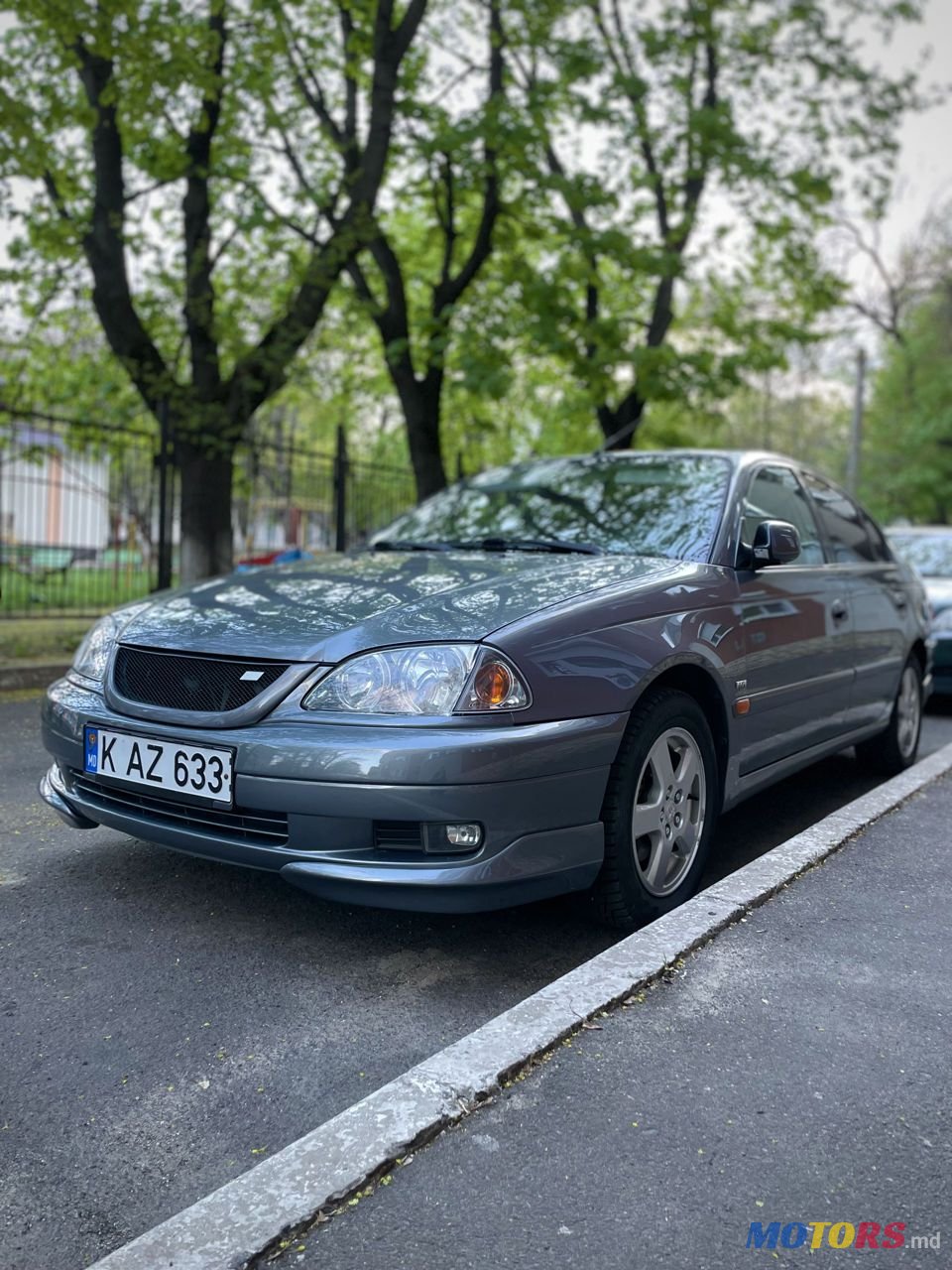 2002' Toyota Avensis photo #2