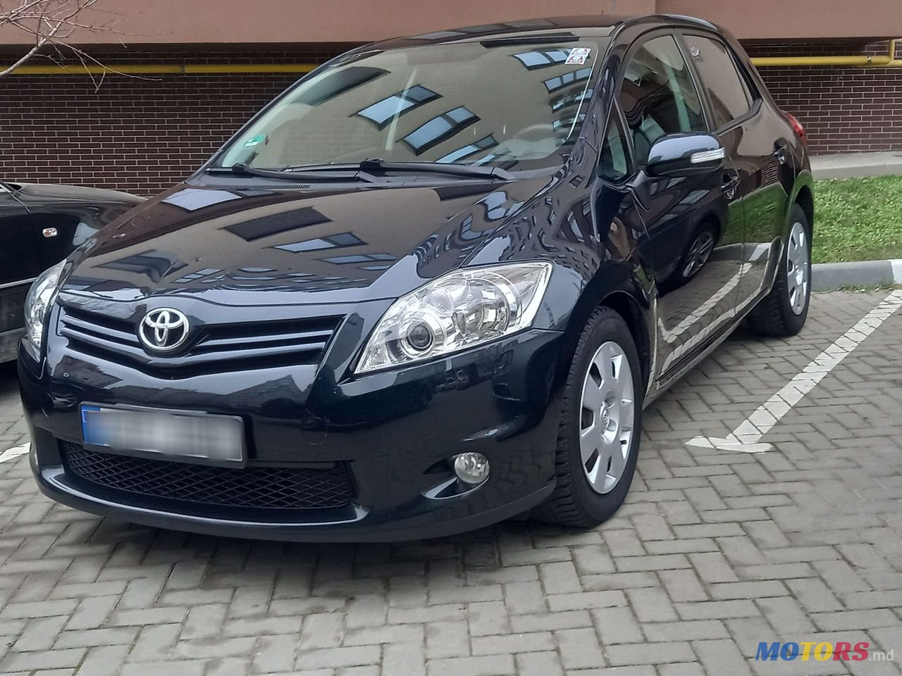 2012' Toyota Auris photo #1
