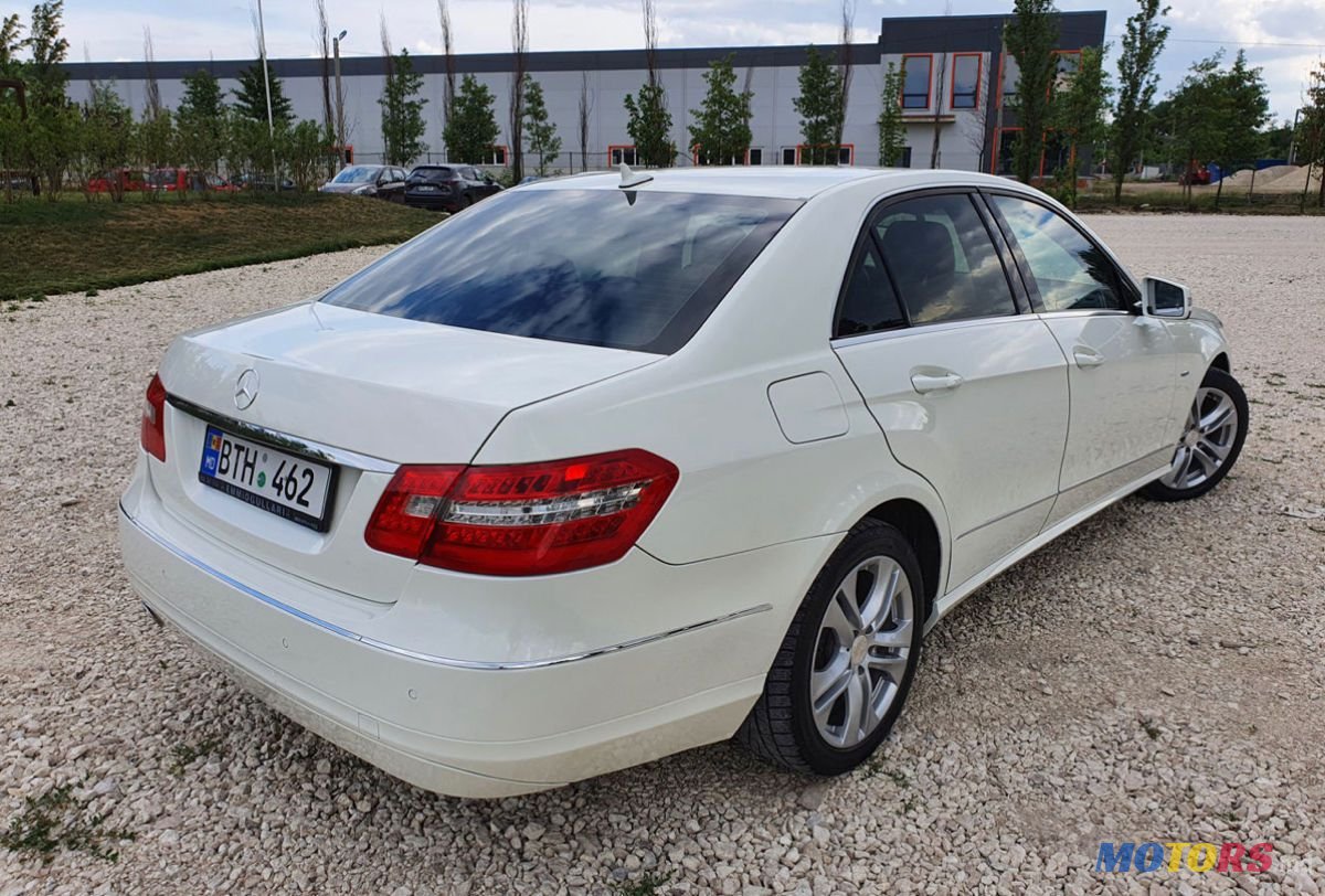2010' Mercedes-Benz E Класс photo #3