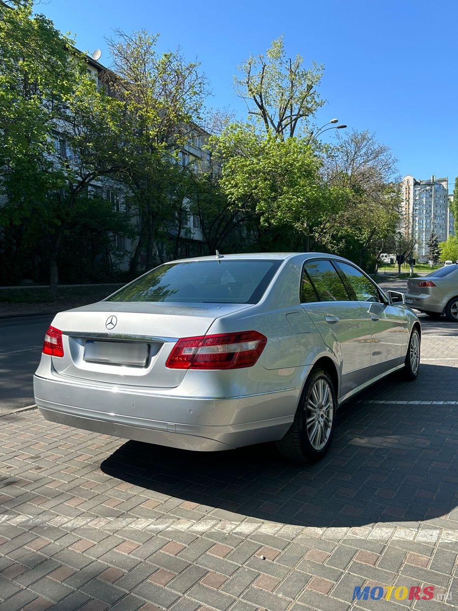2009' Mercedes-Benz E-Class photo #4