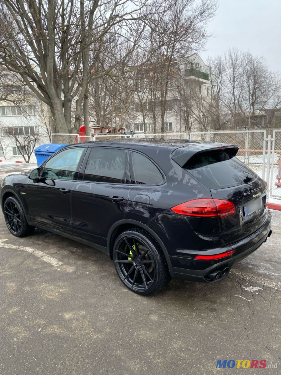 2015' Porsche Cayenne photo #3