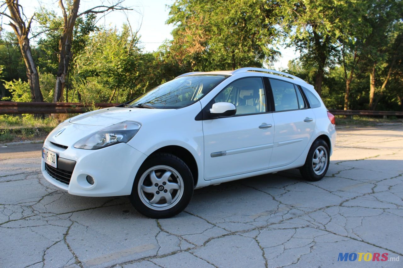 2010' Renault Clio photo #1