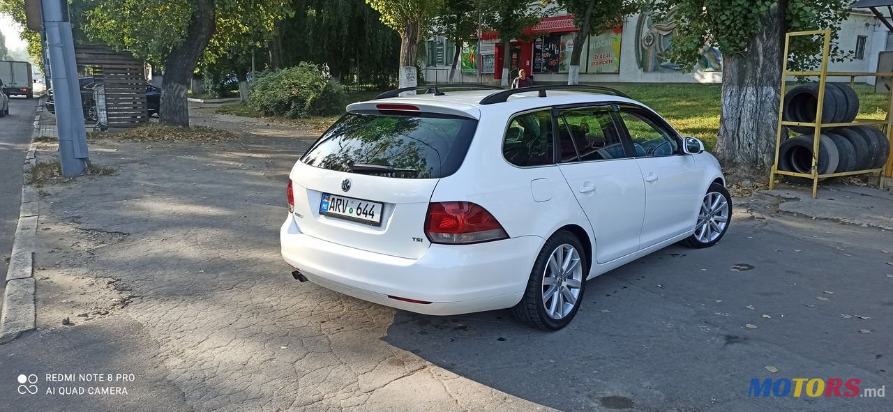 2009' Volkswagen Golf photo #3