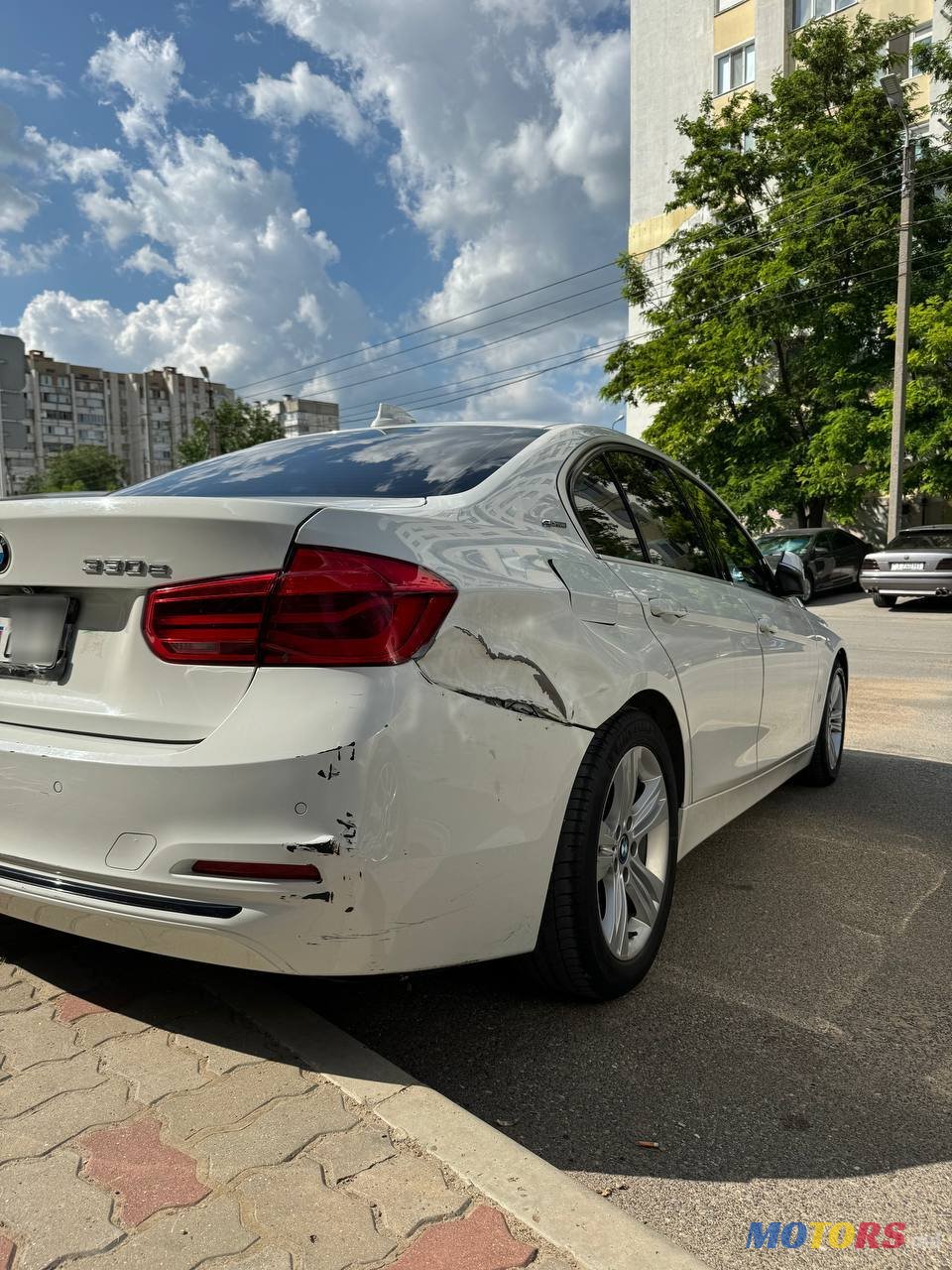 2018' BMW 3 Series Sedan photo #2