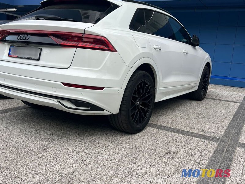 2019' Audi Q8 photo #3