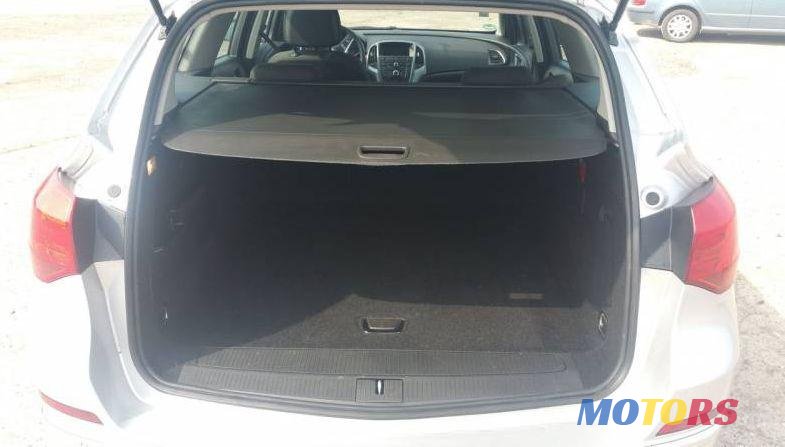 2013' Opel Astra photo #1