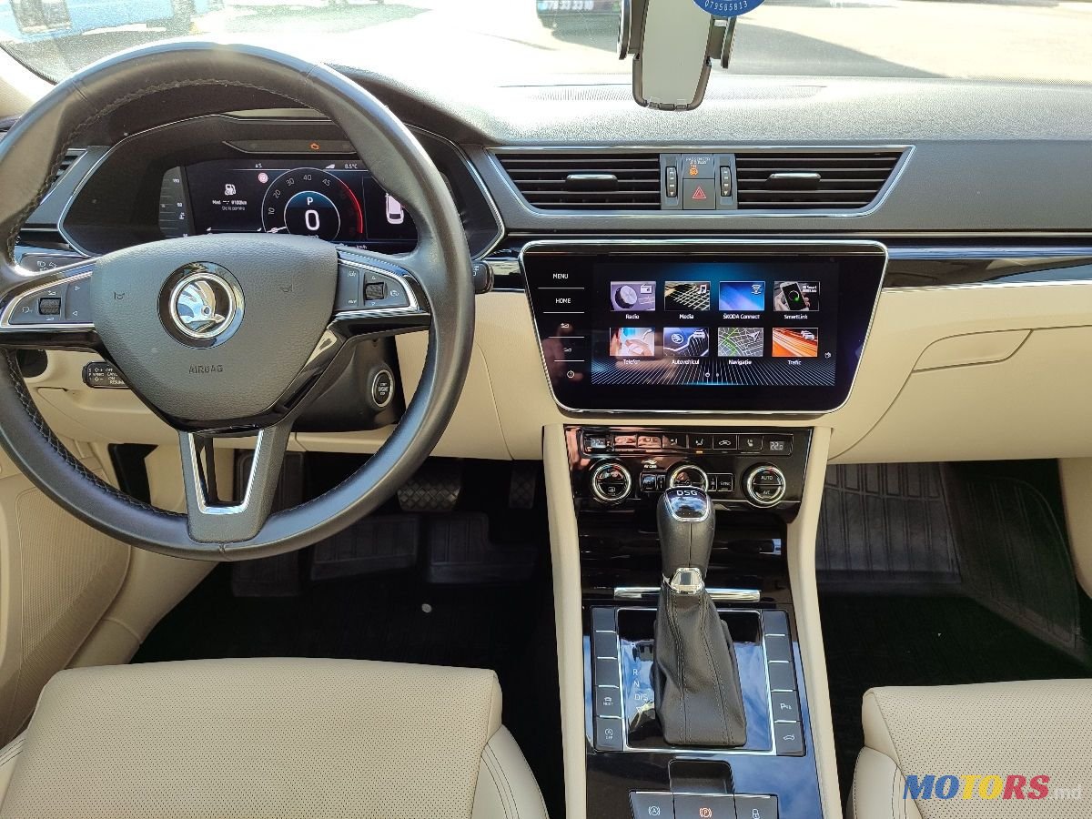 2019' Skoda Superb photo #2