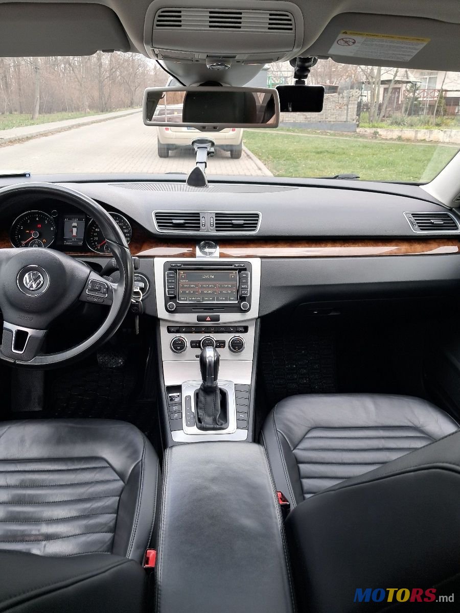 2013' Volkswagen Passat photo #6