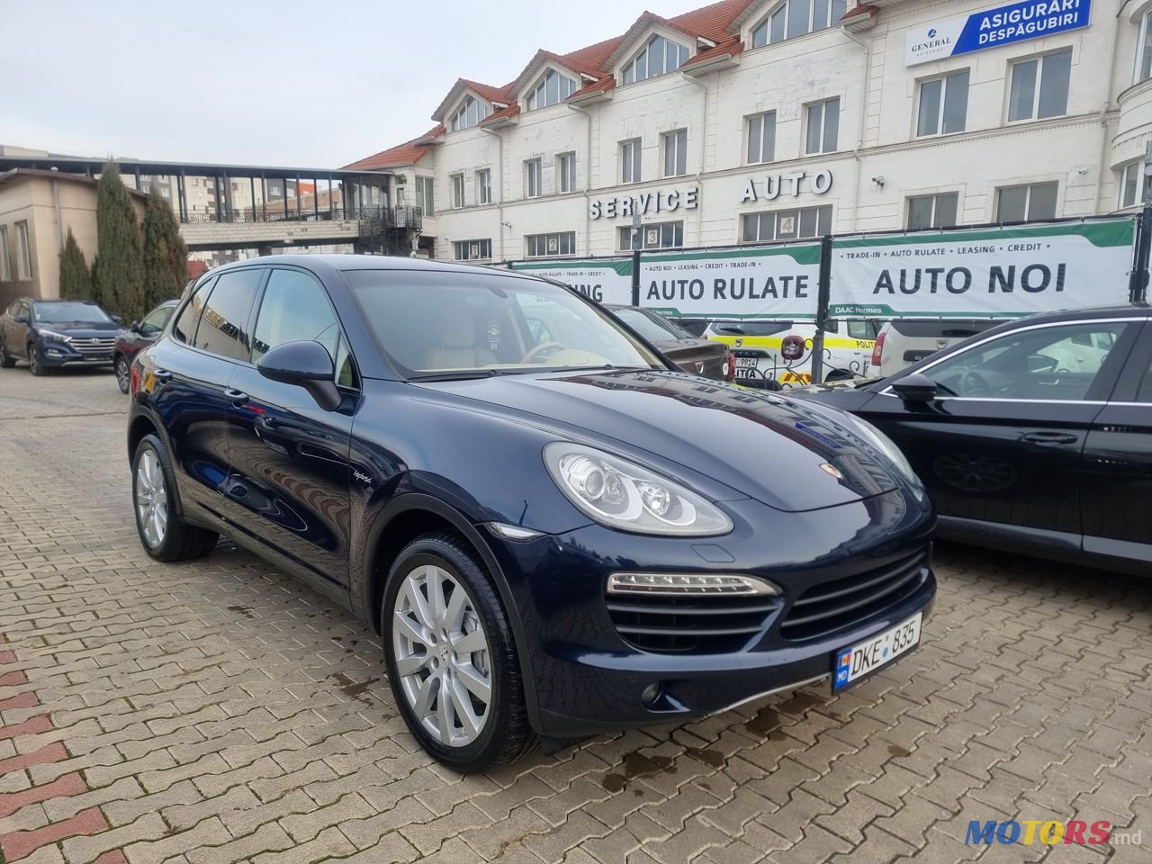 2010' Porsche Cayenne photo #3