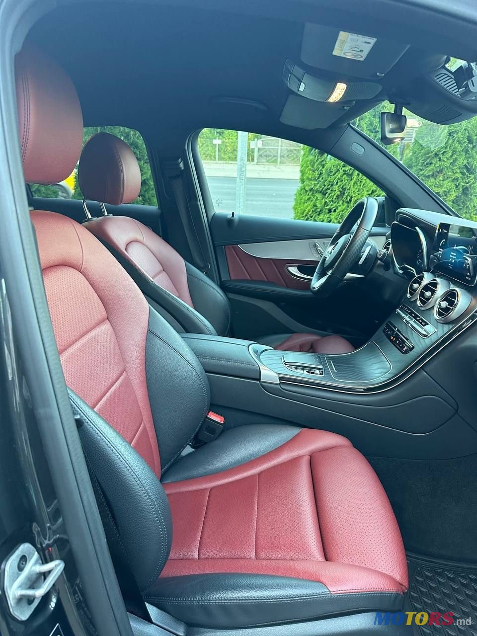 2021' Mercedes-Benz GLC photo #3